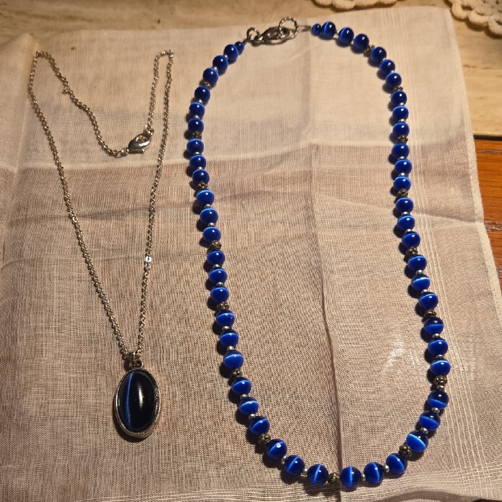 Stunning Blue Beaded Necklace and Pendant Set